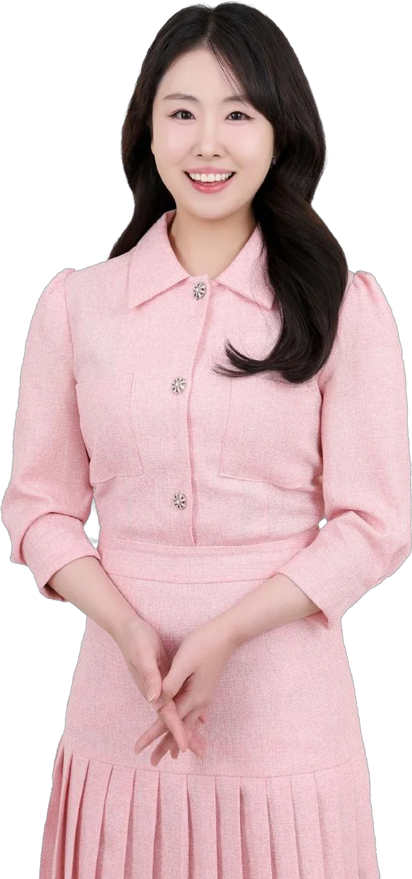 웃음치료 강사 고아라 프로필 사진, 분홍 정장 차림으로 미소 짓는 모습